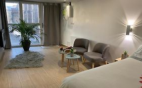 Le Menhir Jacuzzi Lit 200x200